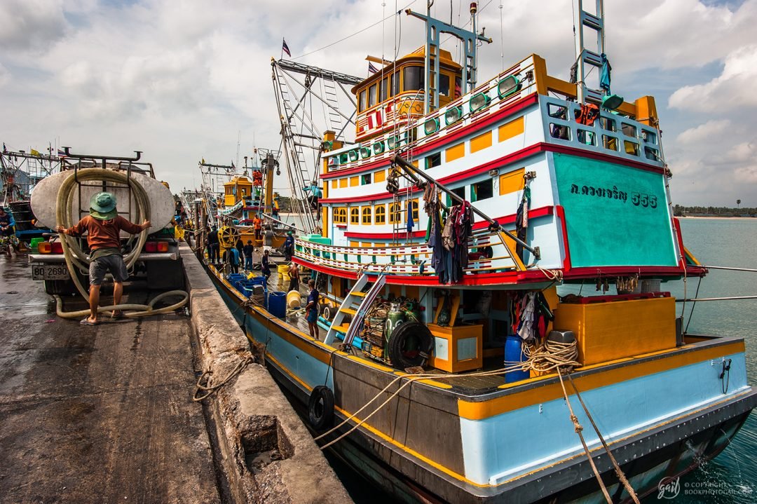Port de pêche à Bang Saphan