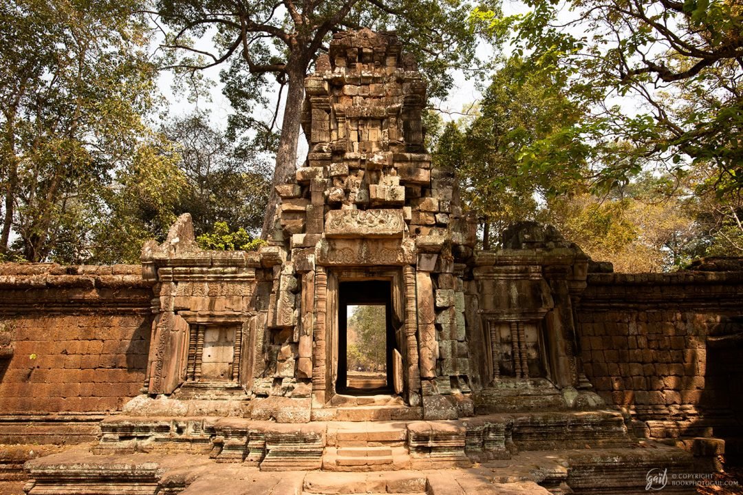 Porte de temple près du Baphuon à Angkor Thom