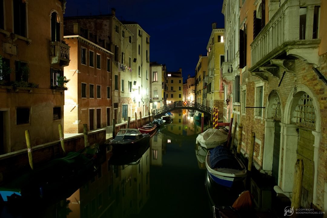 Canaux de Venise de nuit